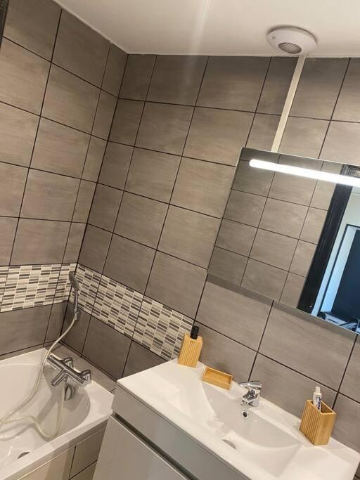 Gite De Tom Et Mag Classe 3 * Clevacances Villa Pontgibaud Buitenkant foto