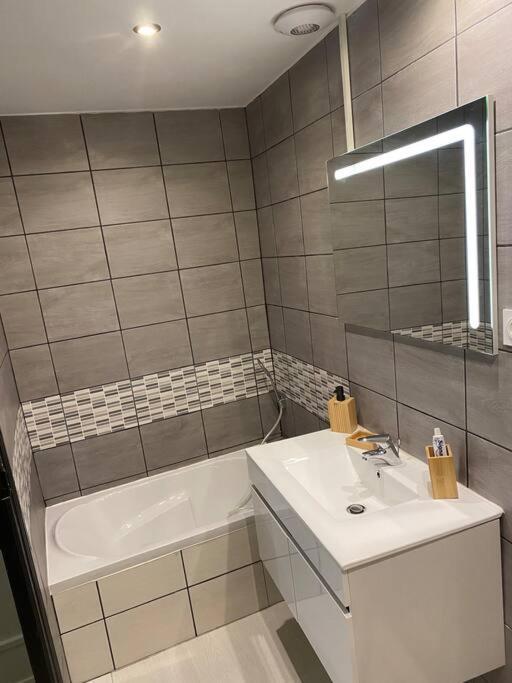 Gite De Tom Et Mag Classe 3 * Clevacances Villa Pontgibaud Buitenkant foto